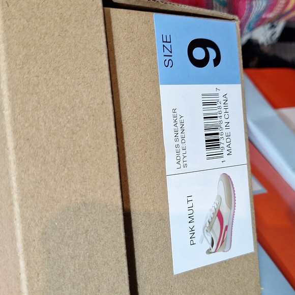 Steve Madden Ladies Sneaker Style Denney Size (9 ) Pink/White - Picture 2 of 8